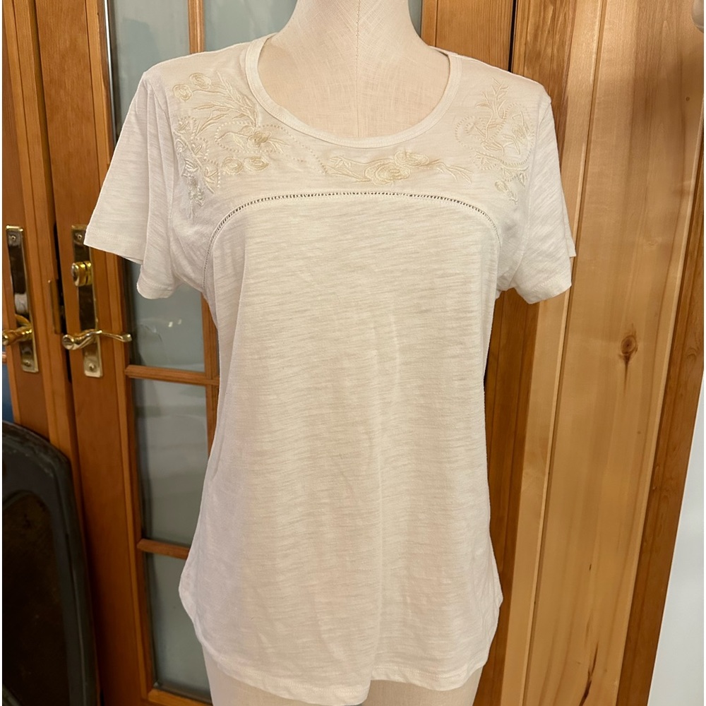 Victory Outfitter’s women’s knit embroidered yoke top